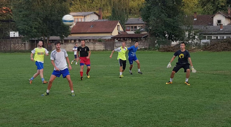 Sloga pada za četiri od četiri Mladosti
