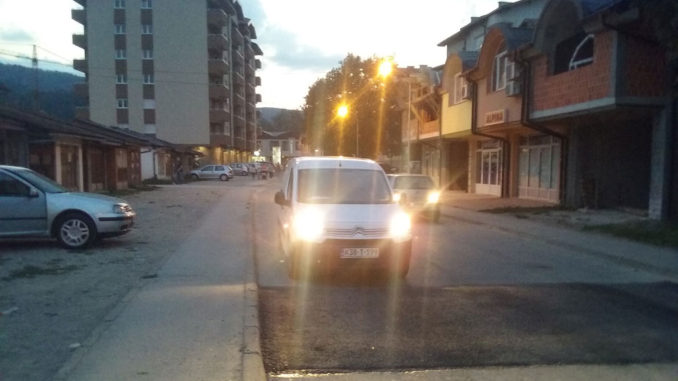 lezeci-policajci-grad
