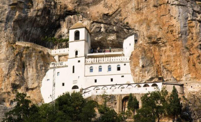 manastir-ostrog