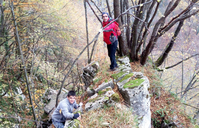Planinari krče stazu do vodopada Skakavac