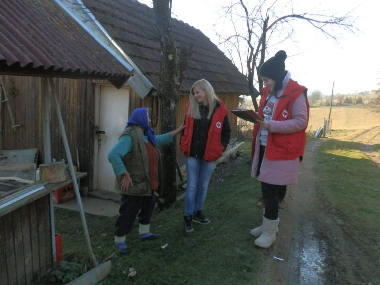 Pomoć dobile siromašne porodice u Maslovarama