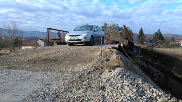 Počela sanacija mosta, klizište obustavilo saobraćaj