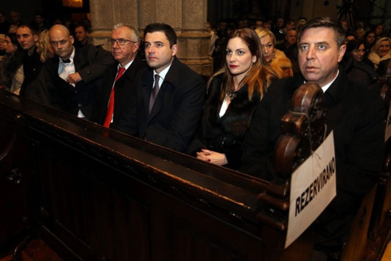Političarima rezervisano mjesto i u crkvi