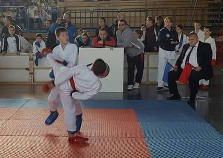 Karatisti Ipona osvojili devet medalja, zlatni Gajanin i Žderić
