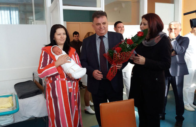 Porodica iz Gradiške dobila sedmo dijete