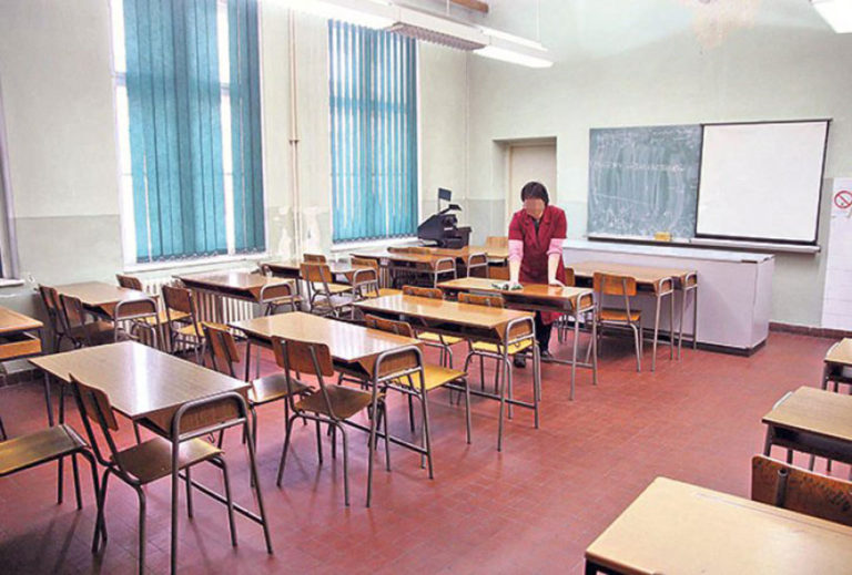 Učenik na času udario profesorku